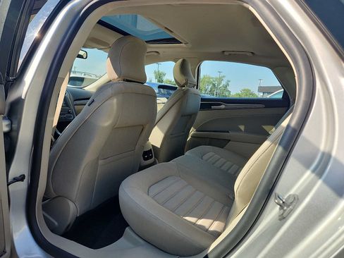 Used 2019 Ford Fusion SE FWD image 10
