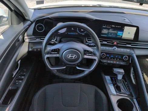 Used 2025 Hyundai Elantra SEL FWD image 14