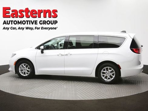 Used 2023 Chrysler Voyager LX image 61