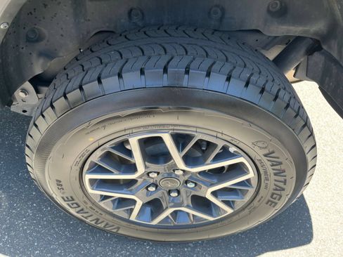 Used 2025 Jeep Wrangler Unlimited Sahara AWD/4WD image 30