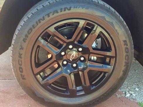 Used 2022 Chevrolet Silverado 1500 Custom w/ LPO, Blackout Package AWD/4WD image 16