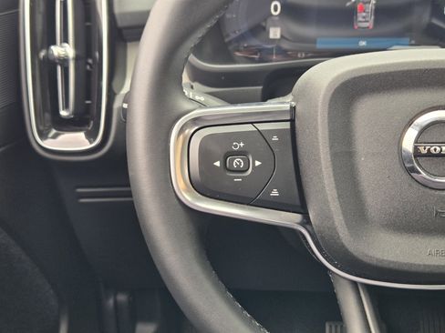 Used 2025 Volvo XC40 B5 Plus image 39