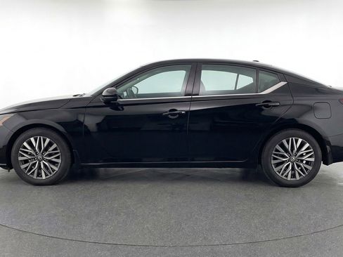 Used 2025 Nissan Altima 2.5 SV image 5