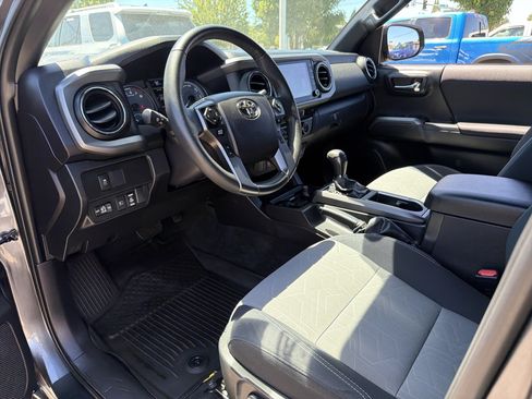Used 2021 Toyota Tacoma TRD Sport AWD/4WD image 9