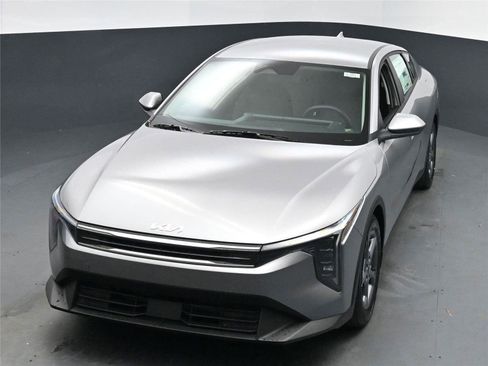 New 2025 Kia K4 LXS image 9