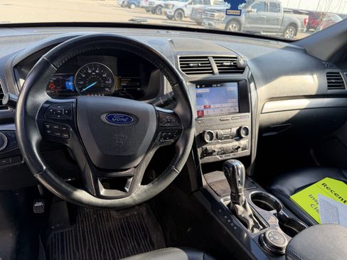 Used 2019 Ford Explorer XLT w/ Equipment Group 202A AWD/4WD image 5