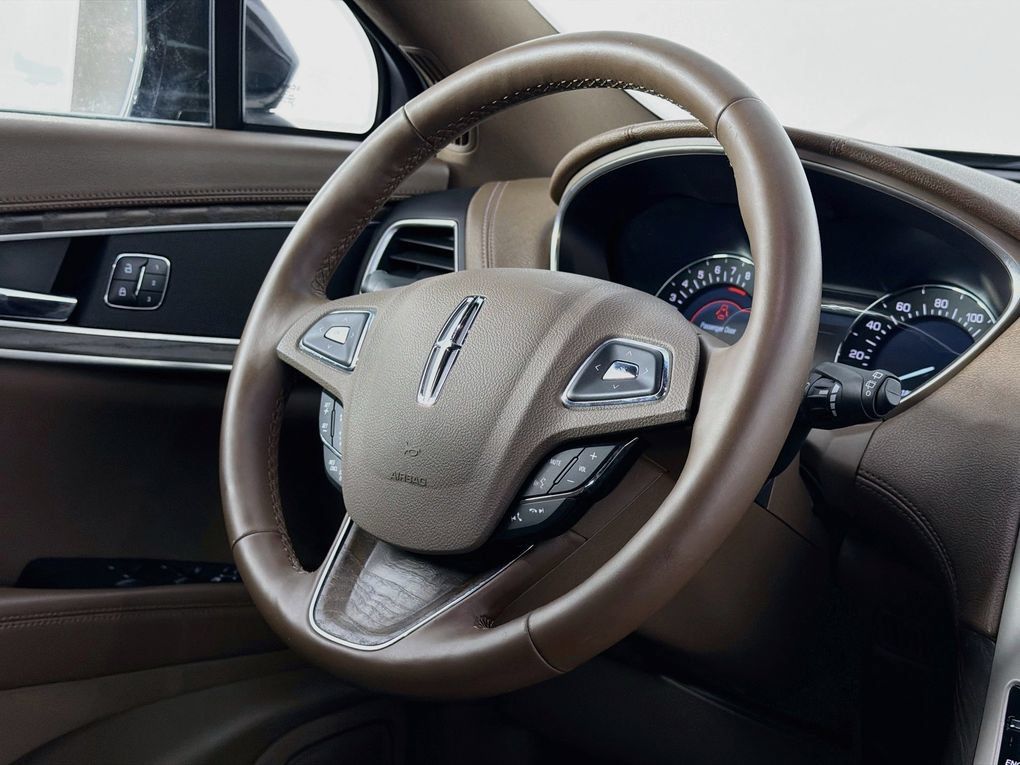 Used 2017 Lincoln MKX Reserve w/ Driver Assistance Package FWD image 35