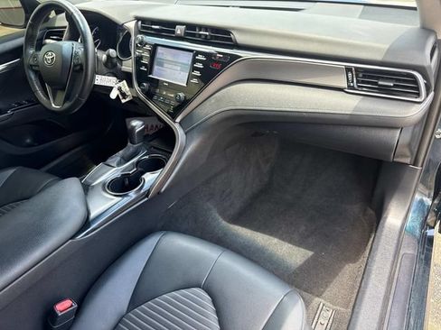 Used 2020 Toyota Camry SE FWD image 17