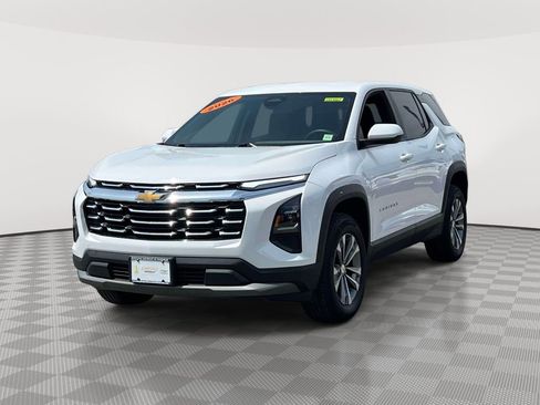 Used 2026 Chevrolet Equinox LT AWD/4WD image 3