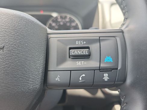 Used 2025 Nissan Rogue SV FWD image 18