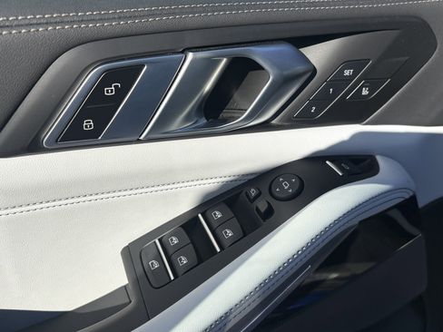 Used 2025 BMW X5 M60i w/ Climate Comfort Package image 16