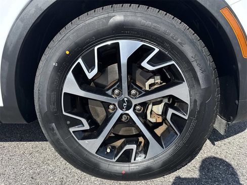 Certified 2023 Kia Sportage EX image 7