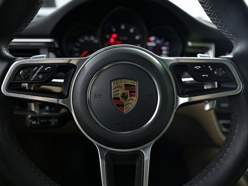 Certified 2021 Porsche Macan image 35