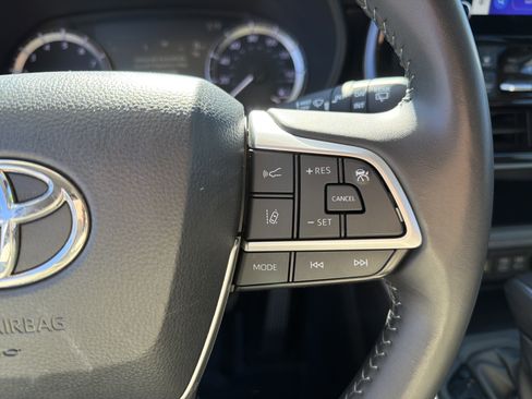 Certified 2024 Toyota Highlander LE image 11