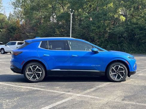 New 2025 Chevrolet Equinox EV LT image 2