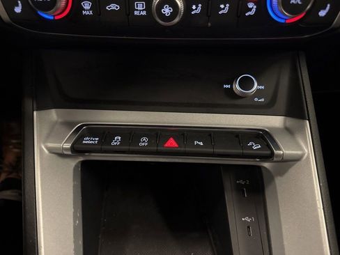 Used 2023 Audi Q3 2.0T Premium image 26