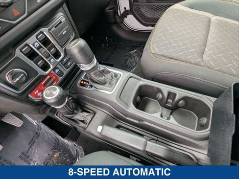 Used 2025 Jeep Gladiator Mojave w/ Convenience Group AWD/4WD image 19