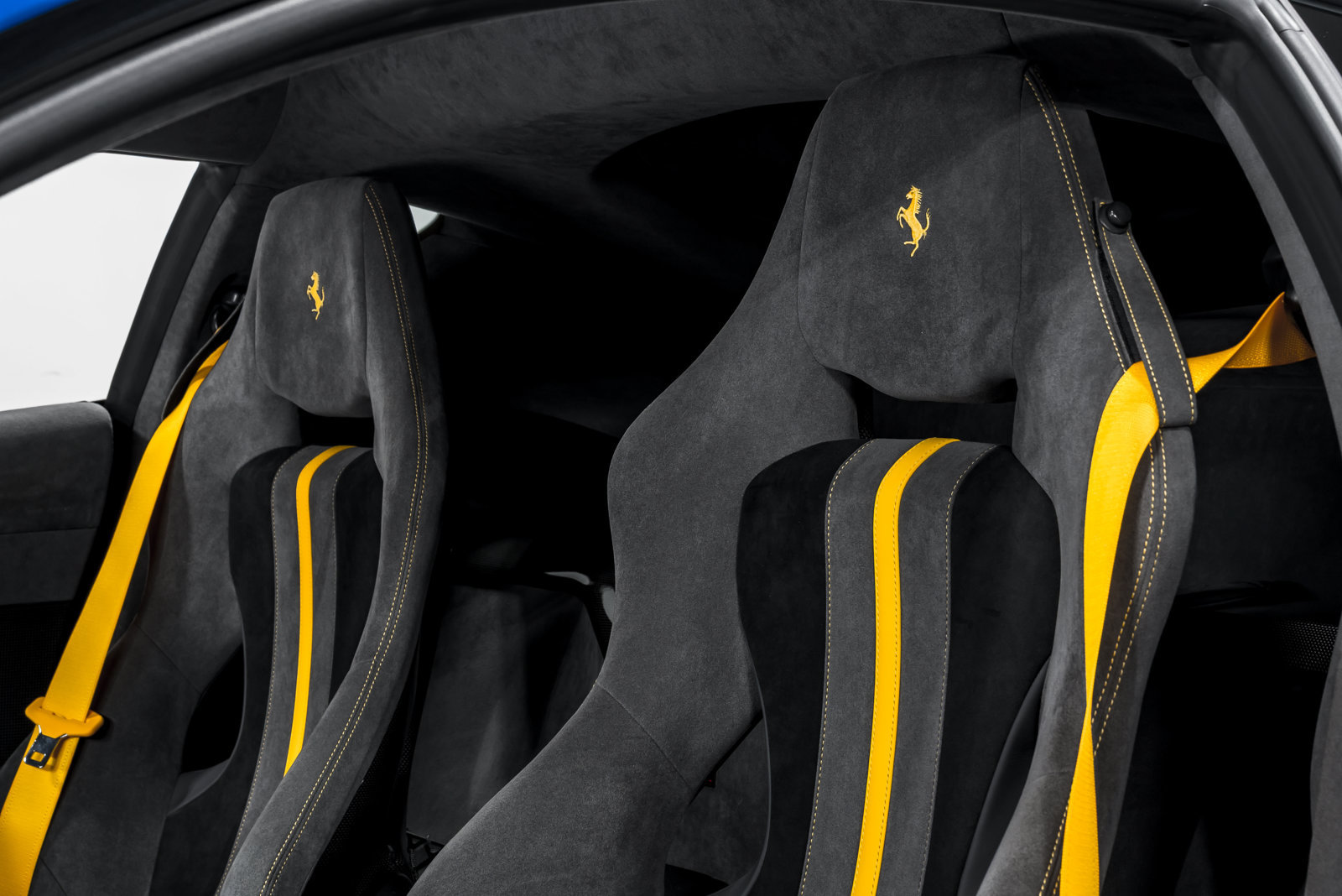 Used 2022 Ferrari 812 Competizione RWD image 30