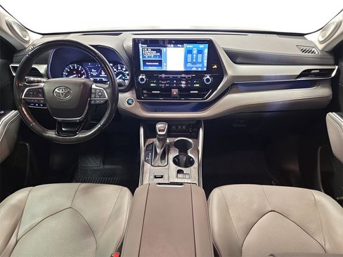 Used 2020 Toyota Highlander Platinum image 9