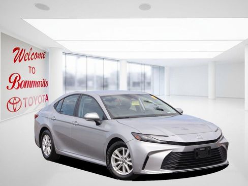 Used 2025 Toyota Camry LE image 2