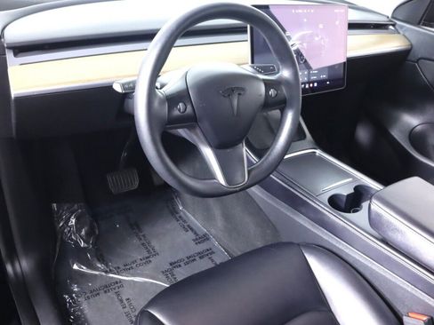Used 2022 Tesla Model Y Long Range AWD/4WD image 9