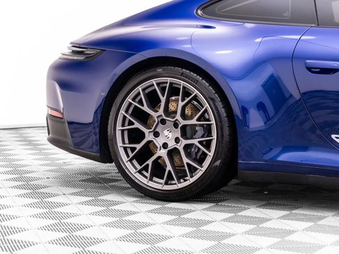 Certified 2025 Porsche 911 Carrera RWD image 39