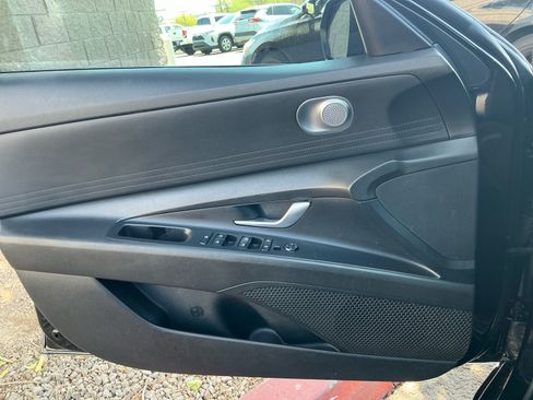 Used 2023 Hyundai Elantra SEL FWD image 11