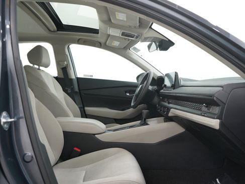 Used 2024 Honda Accord EX image 11