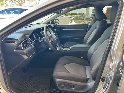 Used 2019 Toyota Camry LE image 5