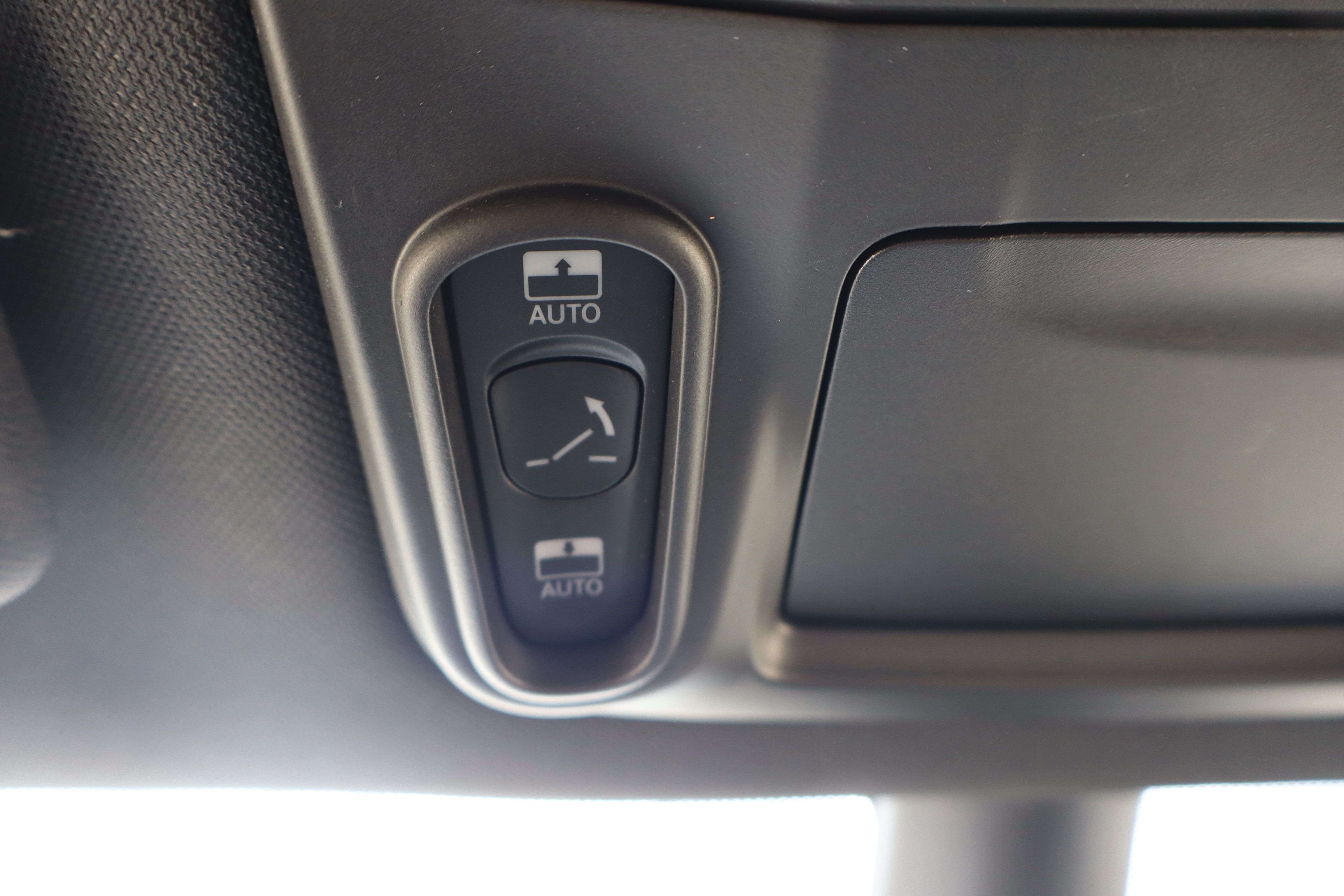 Used 2026 Chrysler Pacifica Limited FWD image 29