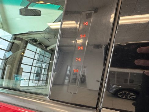 Used 2017 Ford Explorer XLT w/ Equipment Group 202A image 9