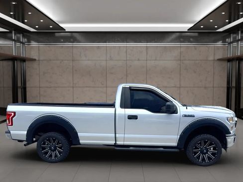 Used 2017 Ford F150 XLT RWD image 2