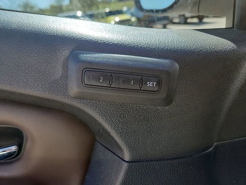 Used 2019 Nissan Titan Platinum Reserve AWD/4WD image 32