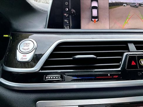 Used 2017 BMW 750i image 24