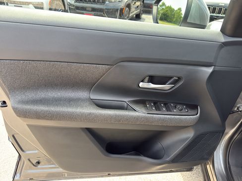 Certified 2025 Nissan Kicks SV AWD/4WD image 13