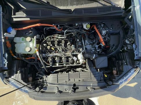 New 2025 Ford Maverick XLT w/ XLT Luxury Package FWD image 8