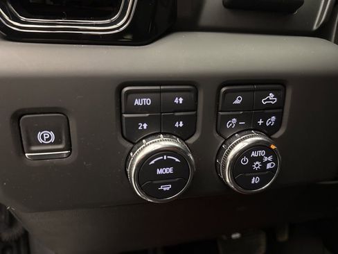 Used 2025 GMC Sierra 1500 AT4 w/ AT4 Premium Package AWD/4WD image 28