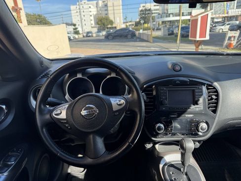 Used 2011 Nissan Juke SV FWD image 11