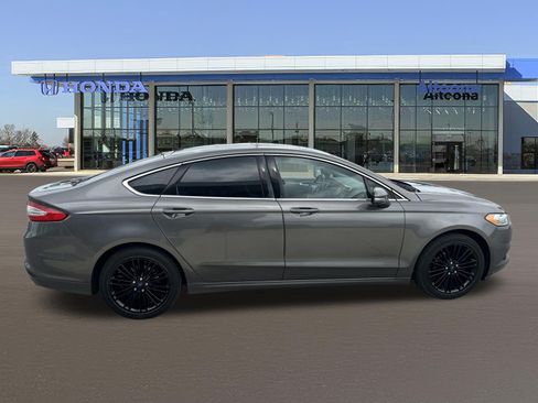 Used 2014 Ford Fusion SE w/ Equipment Group 202A FWD image 5