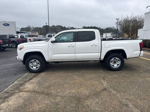Used 2021 Toyota Tacoma SR image 3