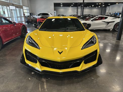 Used 2025 Chevrolet Corvette Z06 w/ Z07 Performance Package RWD image 2