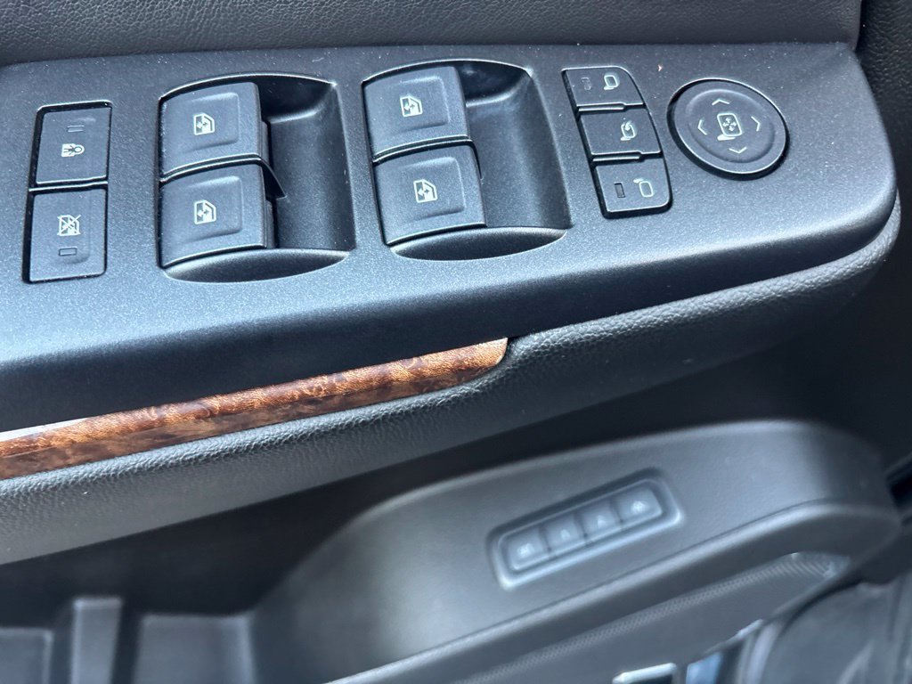 Used 2019 Chevrolet Tahoe Premier AWD/4WD image 12