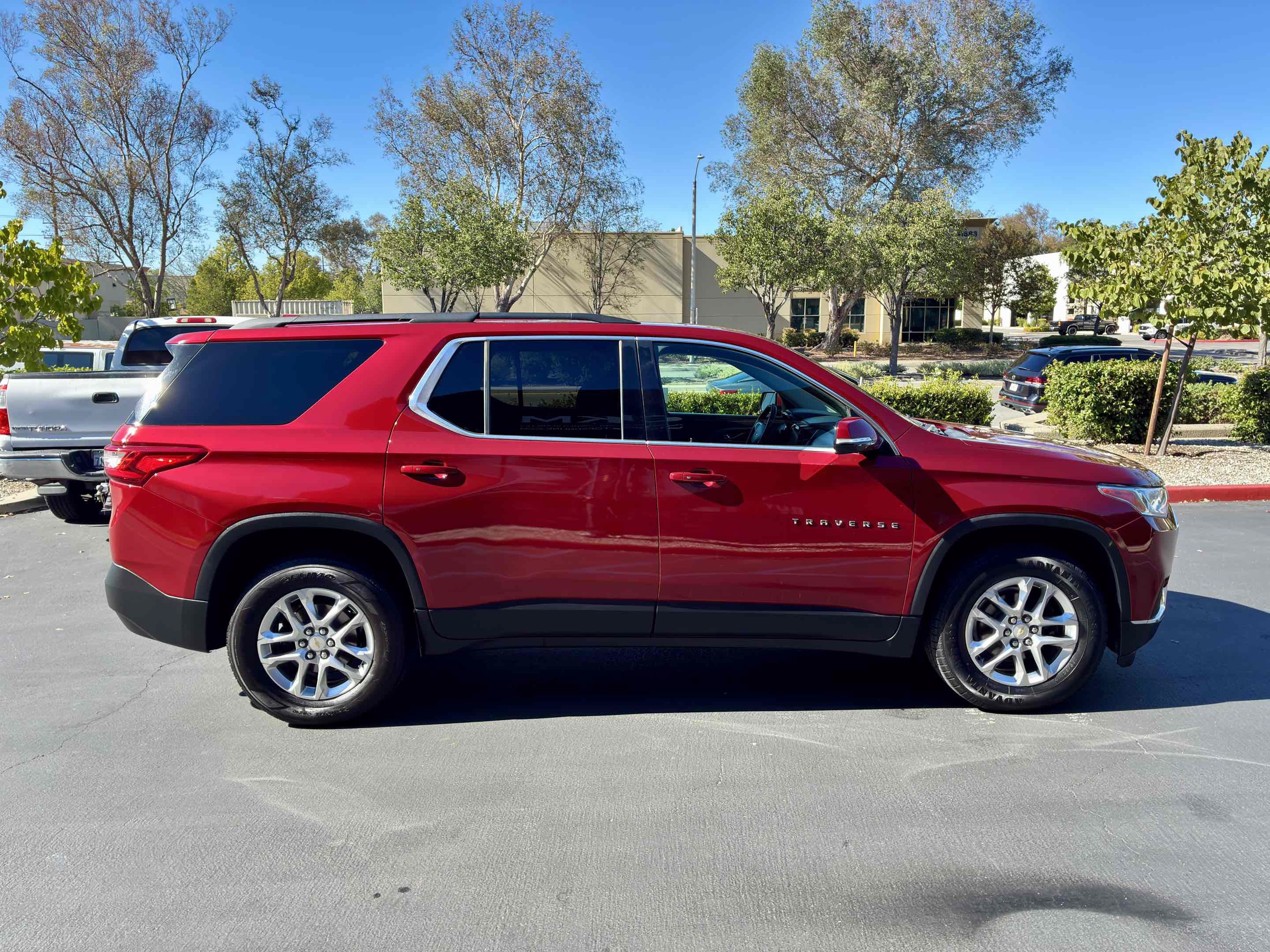 Used 2019 Chevrolet Traverse LT FWD image 7