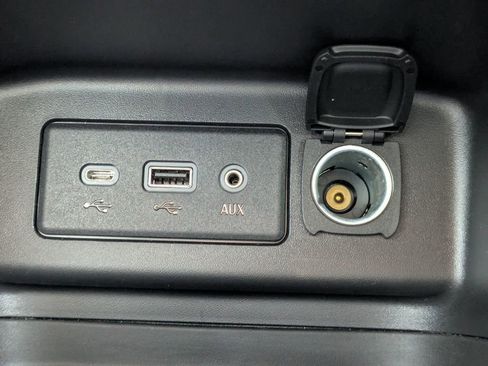 Used 2022 Chevrolet Equinox LS image 25