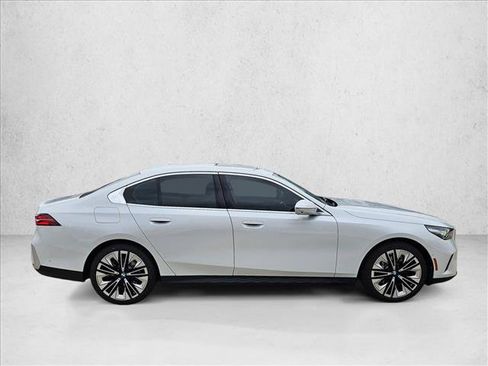 Certified 2026 BMW 530i w/ Premium Package RWD image 4