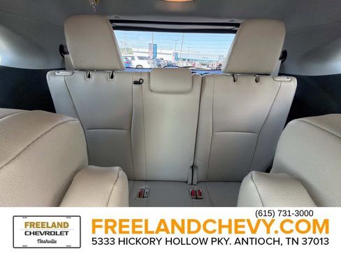 Used 2020 Toyota Highlander XLE FWD image 19