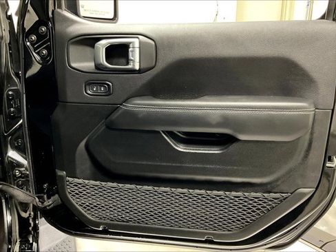 Used 2022 Jeep Wrangler Unlimited Sahara w/ Cold Weather Group image 24