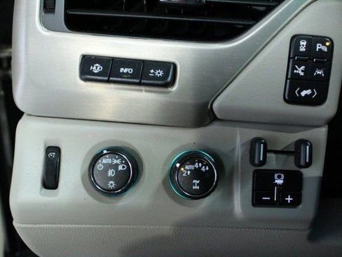 Used 2018 GMC Yukon Denali image 18