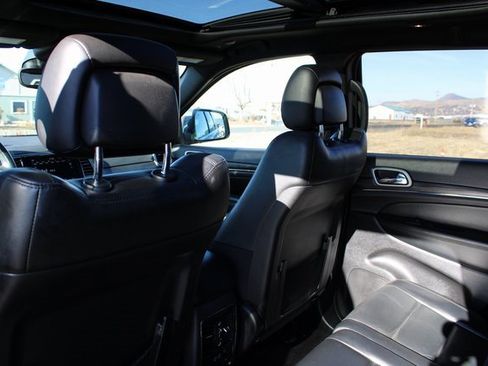 Used 2021 Jeep Grand Cherokee Limited w/ Luxury Group II image 16