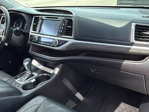 Used 2018 Toyota Highlander Limited Platinum AWD/4WD image 48